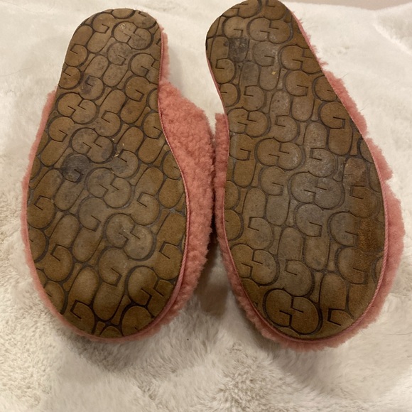 UGG slippers Size 10 - Picture 4 of 8